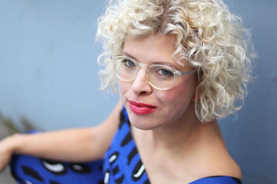 Portrait Shooting with Anna in Berlin: Yellow, Blue and a Fancy Romper